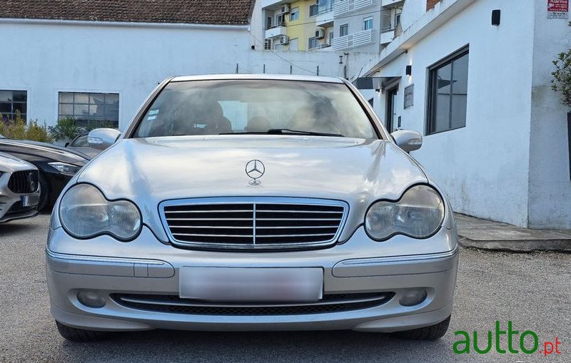 2002' Mercedes-Benz Classe C photo #2