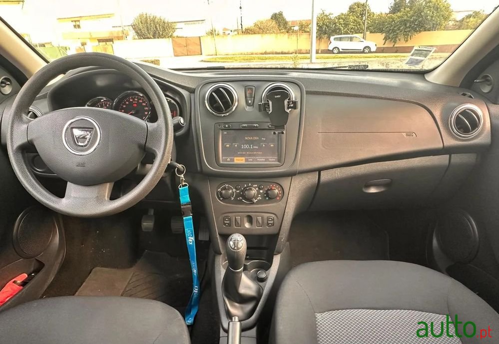 2015' Dacia Sandero photo #4