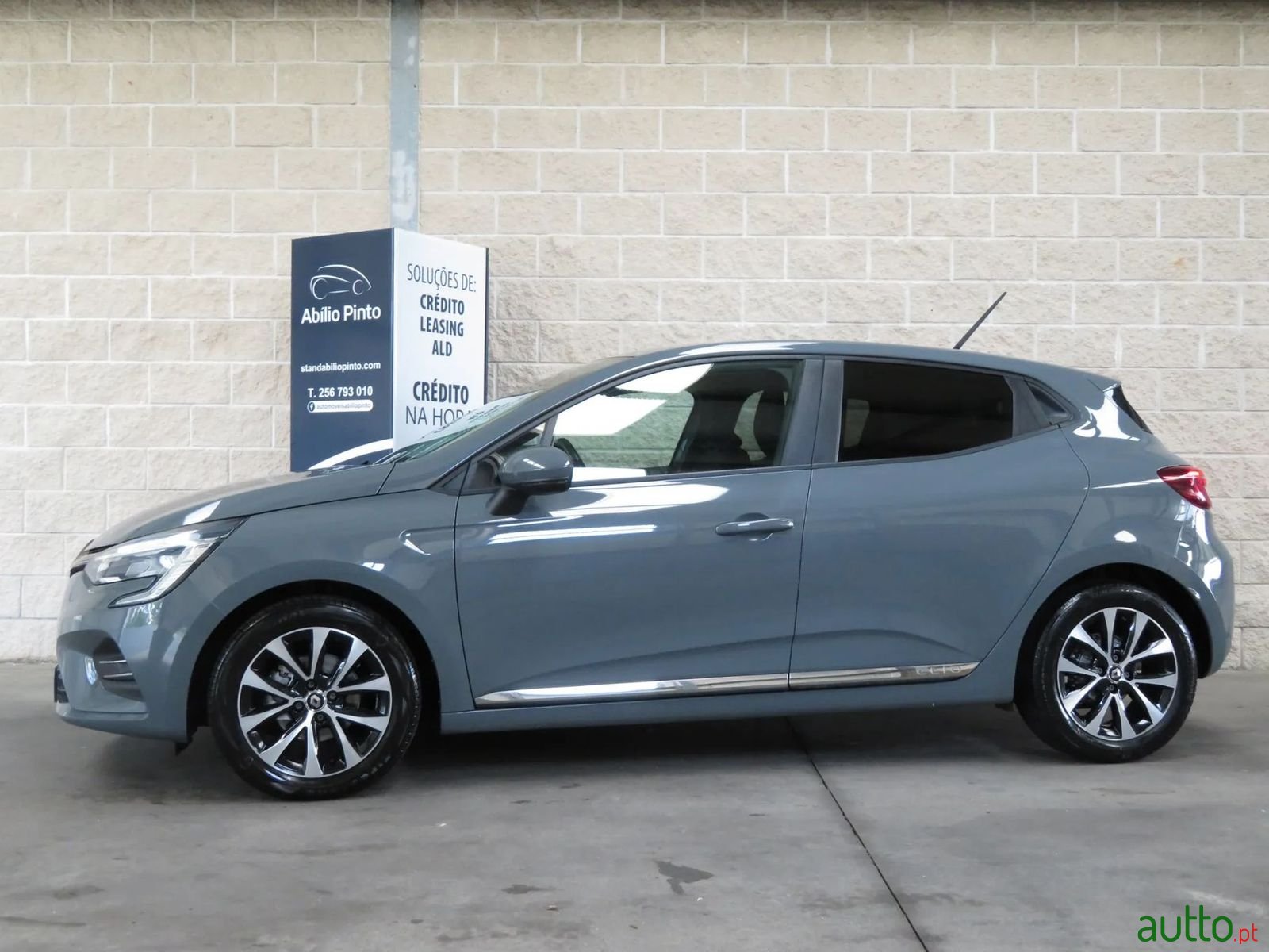 2020' Renault Clio photo #2
