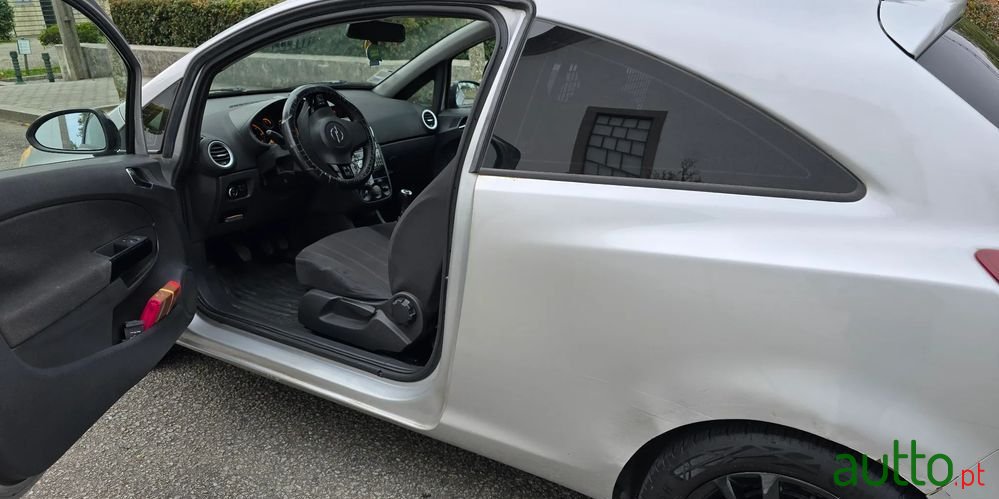 2011' Opel Corsa photo #4