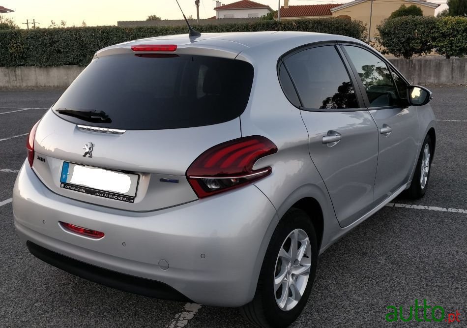 2015' Peugeot 208 photo #5