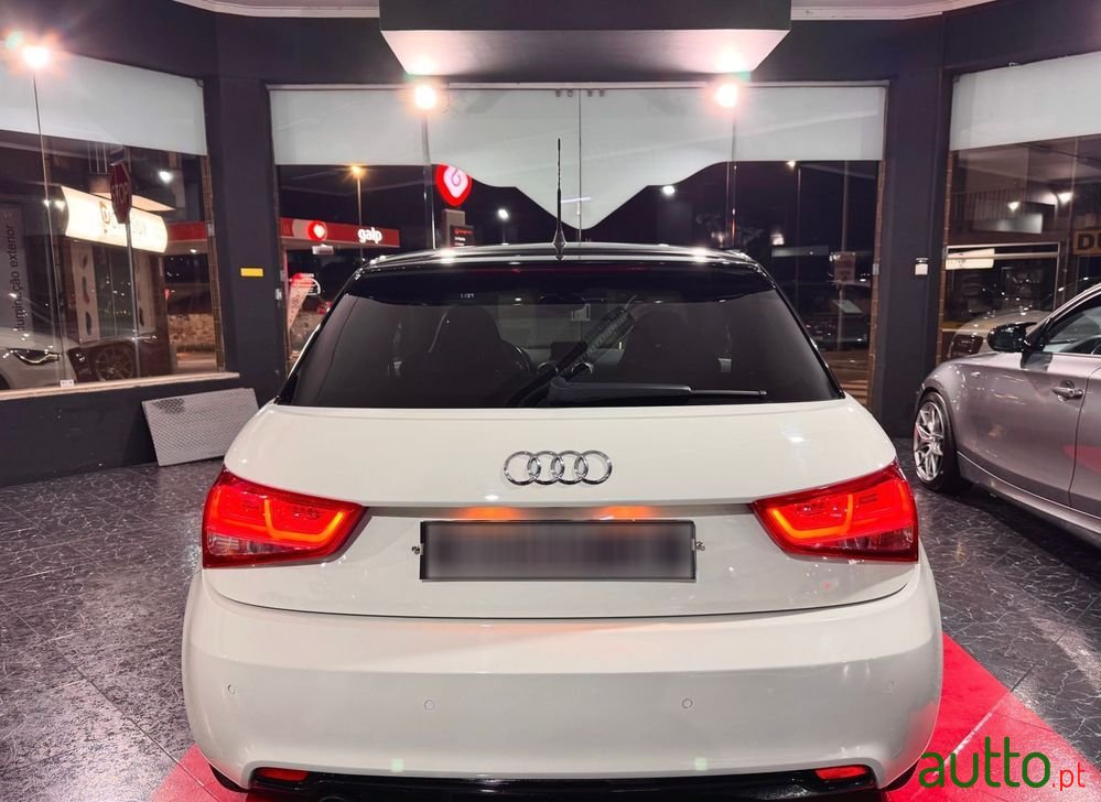 2011' Audi A1 1.6 Tdi S-Line photo #5