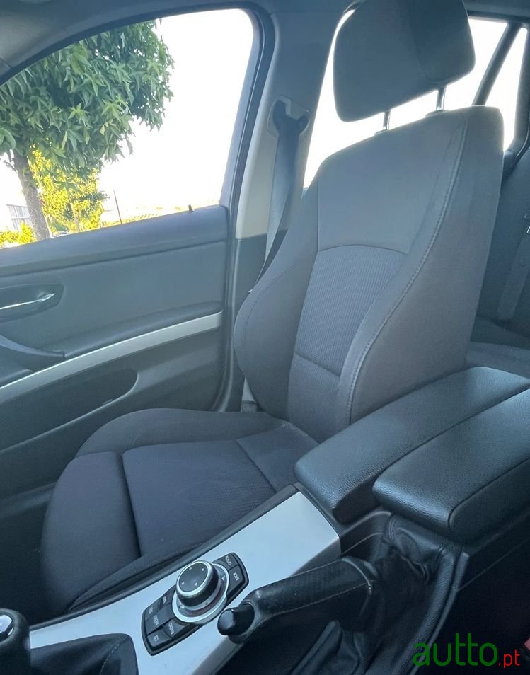 2009' BMW 318 photo #4