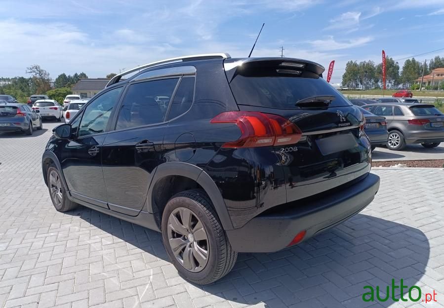 2019' Peugeot 2008 photo #2