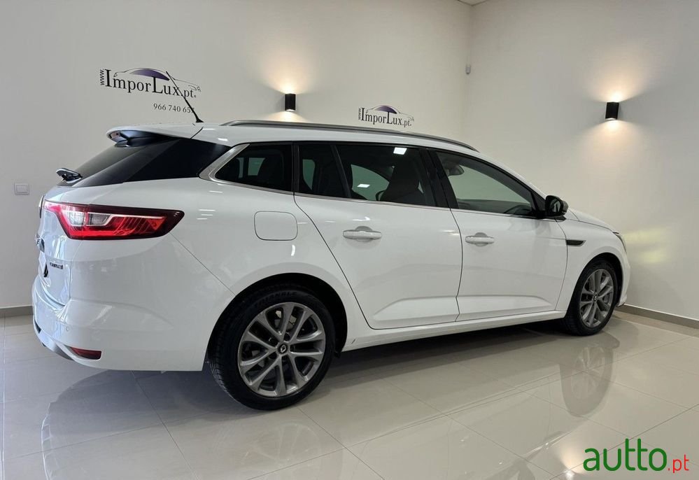 2017' Renault Megane Sport Tourer photo #2