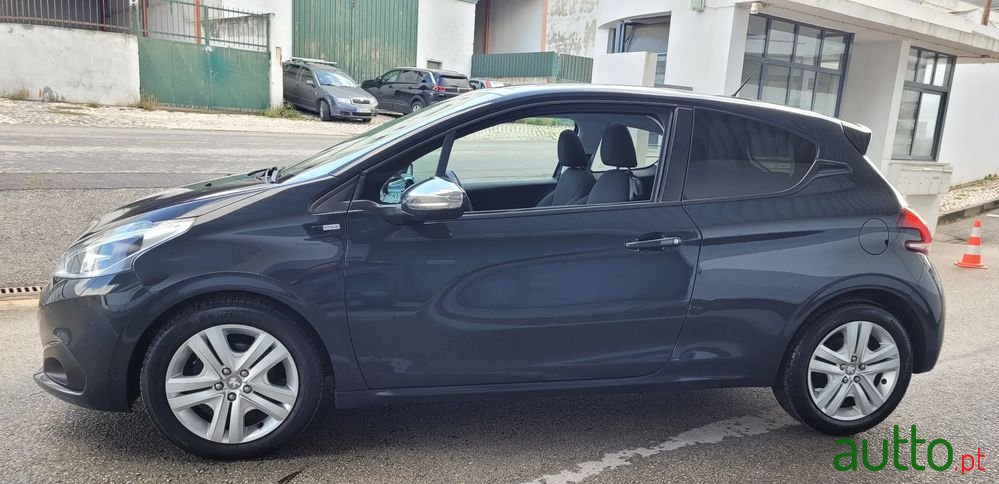 2016' Peugeot 208 1.6 Bluehdi Style photo #5