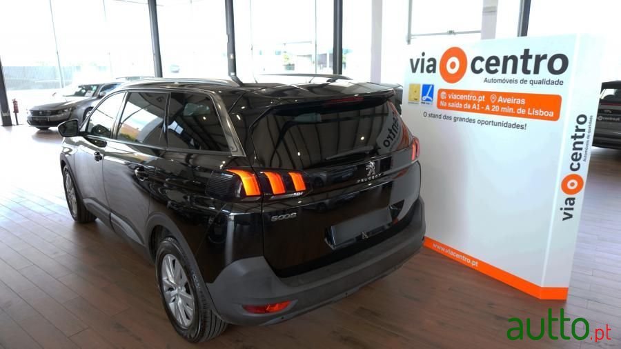 2018' Peugeot 5008 photo #2