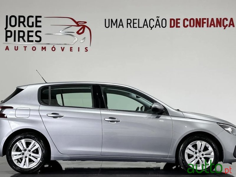 2019' Peugeot 308 1.5 Bluehdi Style photo #3