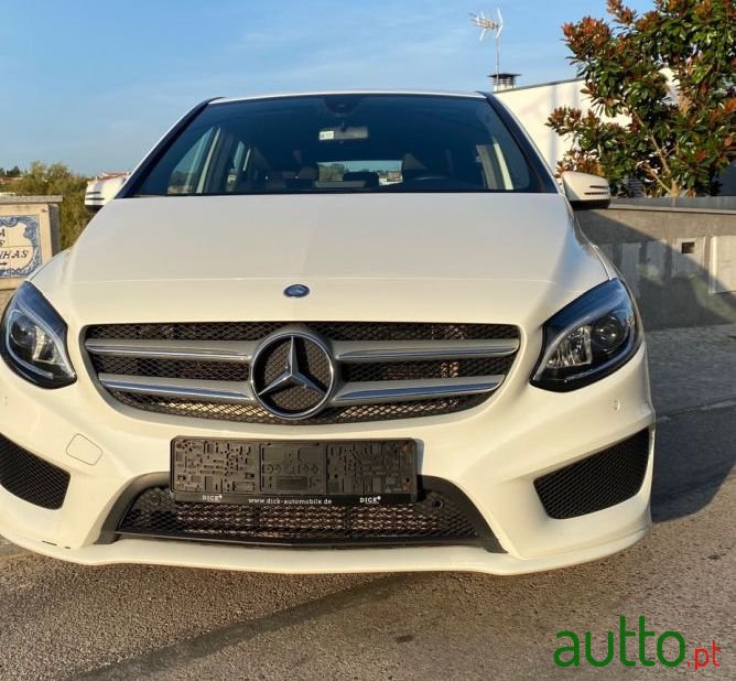 2016' Mercedes-Benz B-180 Amg photo #3