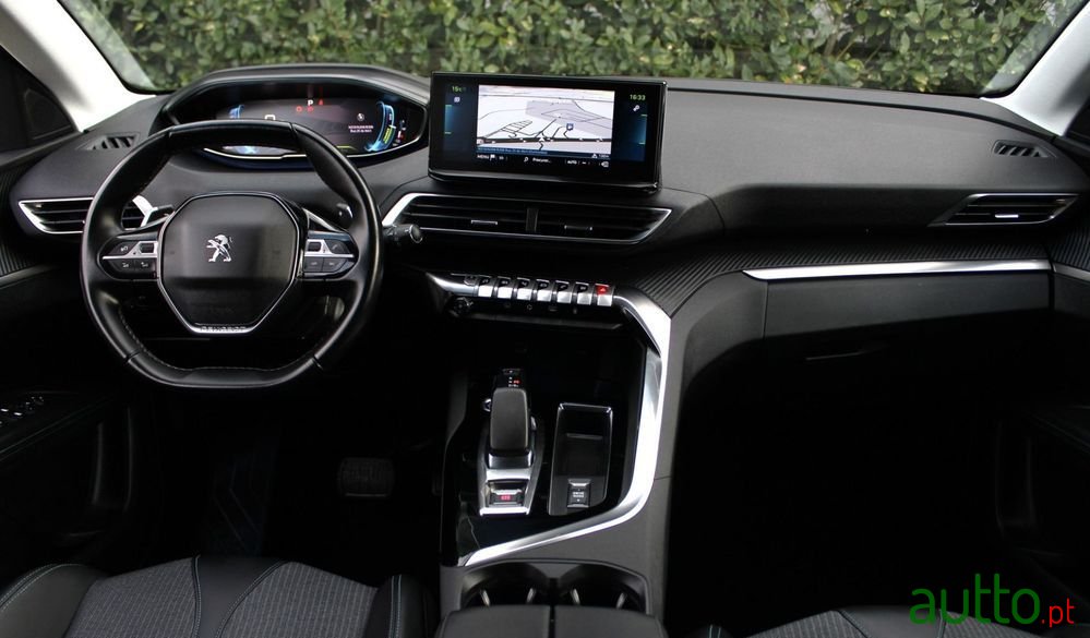 2022' Peugeot 3008 photo #2