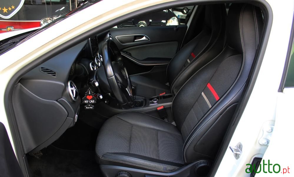 2014' Mercedes-Benz A 180 photo #4