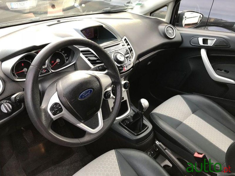2012' Ford Fiesta 1.25  Titanium photo #2