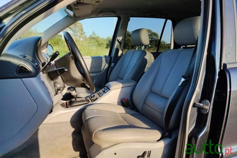 2000' Mercedes-Benz Ml-270 photo #2