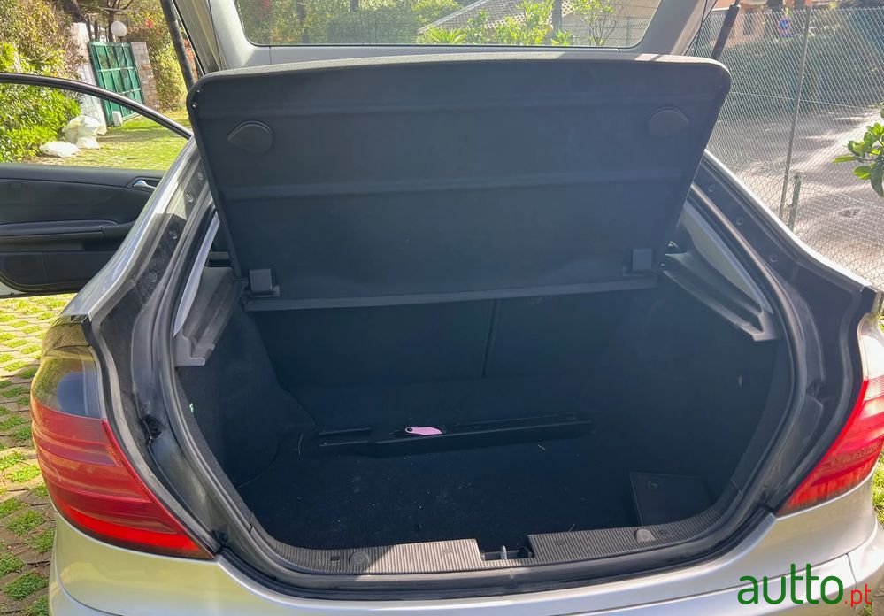 2003' Mercedes-Benz C 200 photo #3