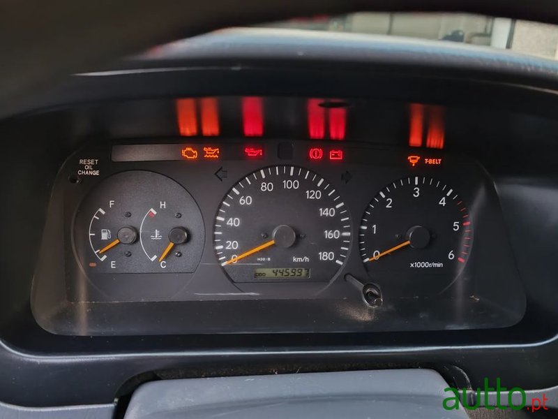 2008' Toyota HiAce photo #5