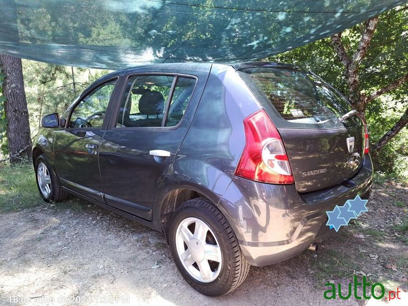 2011' Dacia Sandero 1.5 Dci Confort photo #2