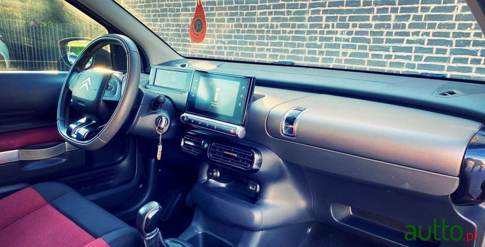 2016' Citroen C4 Cactus 1.2 Puretech Shine photo #2