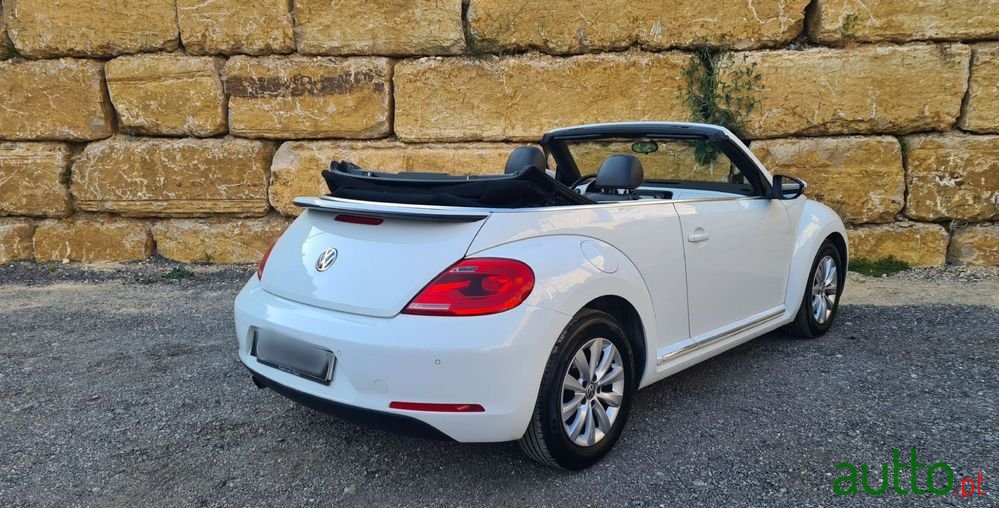 2014' Volkswagen New Beetle photo #2