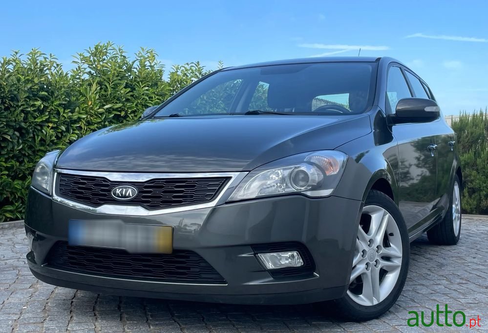 2010' Kia Ceed 1.6 Crdi Ex Eco photo #2
