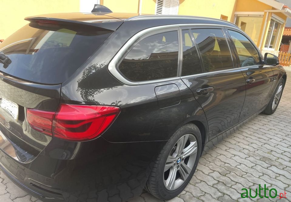 2017' BMW 320 photo #2