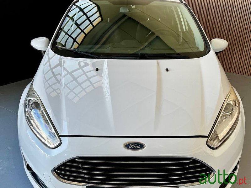 2015' Ford Fiesta photo #2