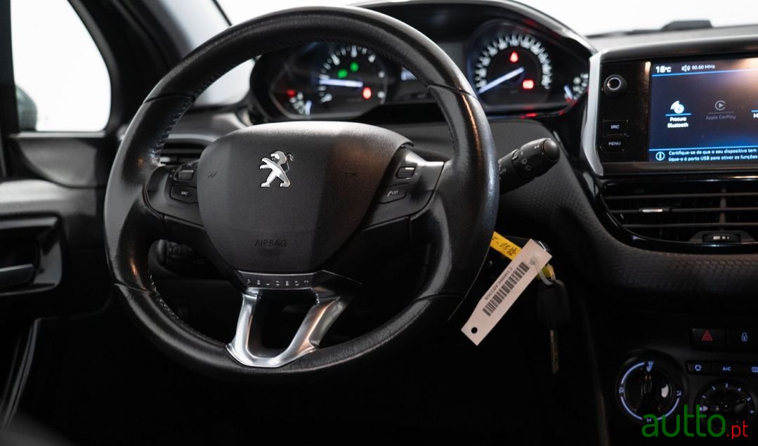 2017' Peugeot 208 photo #4