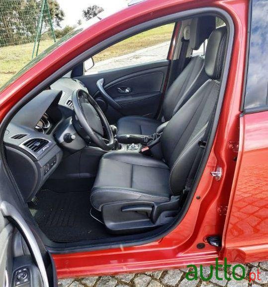 2015' Renault Megane Sports Tourer photo #1