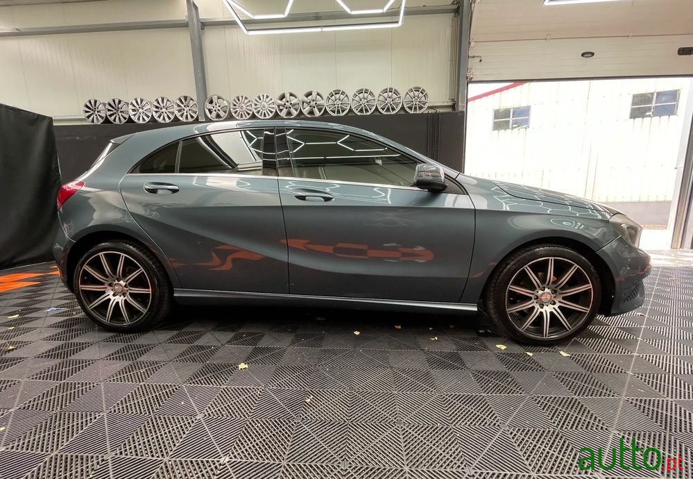 2013' Mercedes-Benz Classe A D Urban photo #3