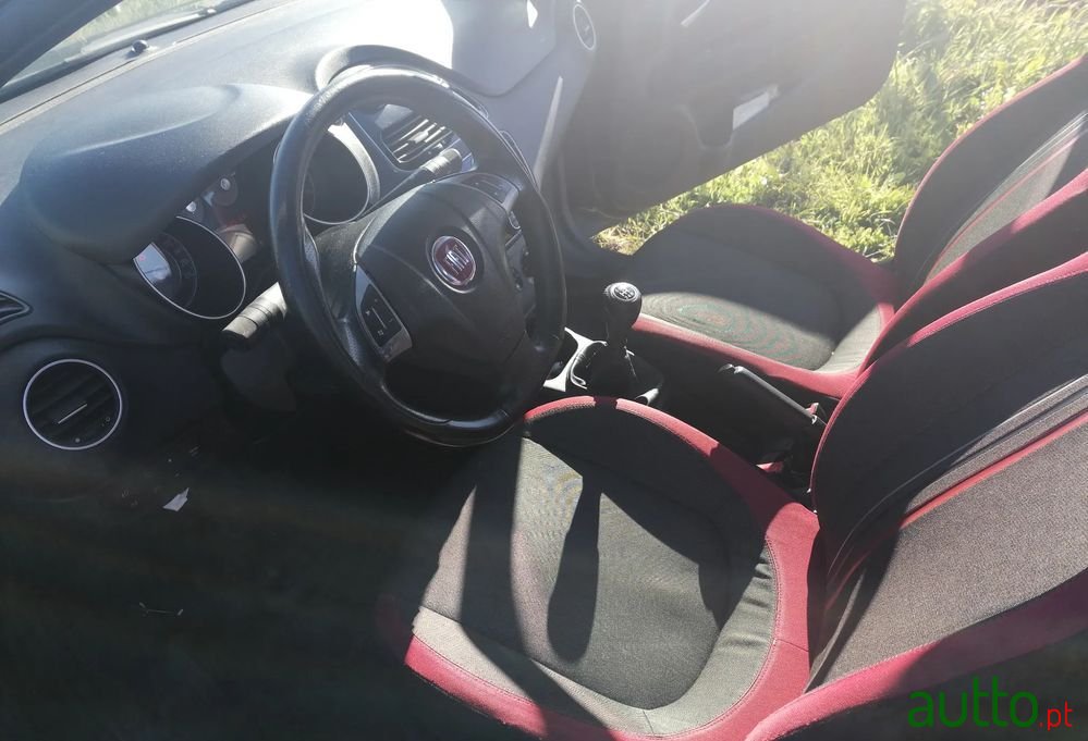 2013' Fiat Punto Evo photo #3