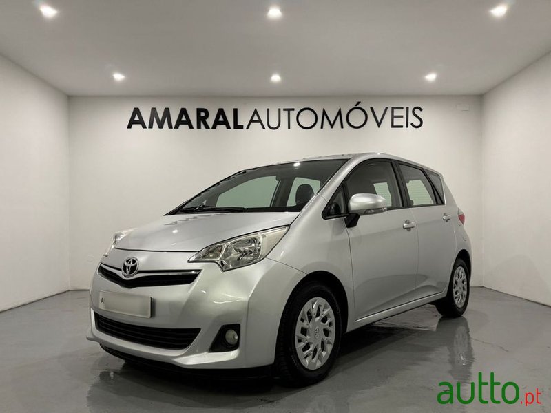 2011' Toyota Verso-S photo #1