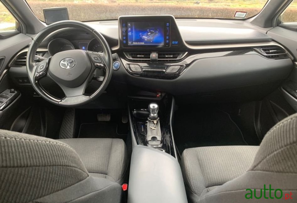 2018' Toyota C-Hr photo #2