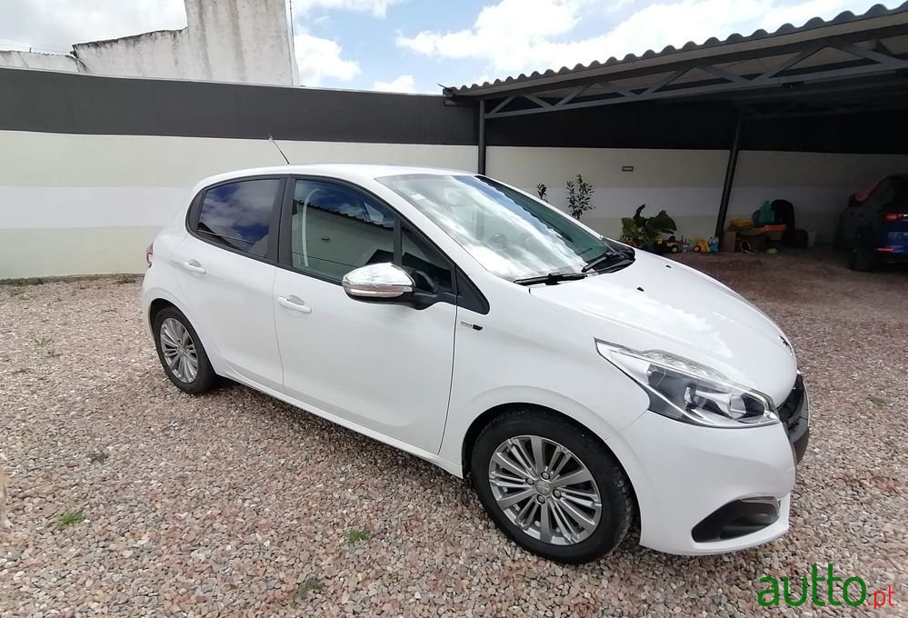 2017' Peugeot 208 photo #2