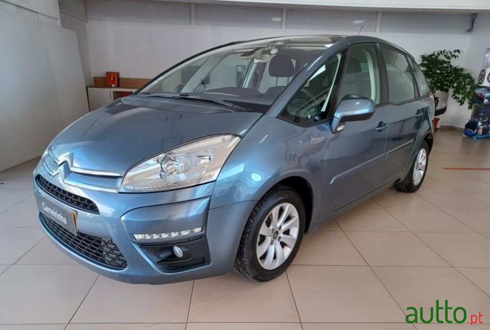 2012' Citroen C4 Picasso photo #1