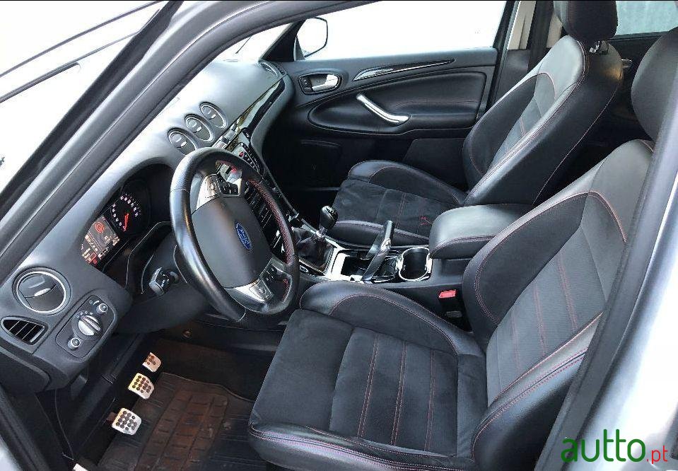 2011' Ford S-Max Titanium photo #1