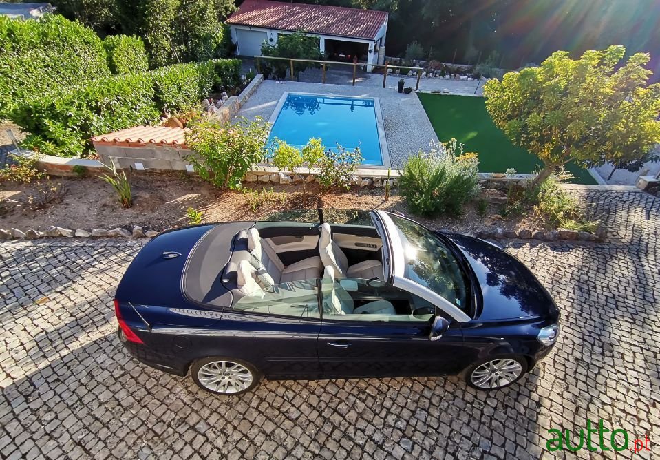 2012' Volvo C70 photo #5