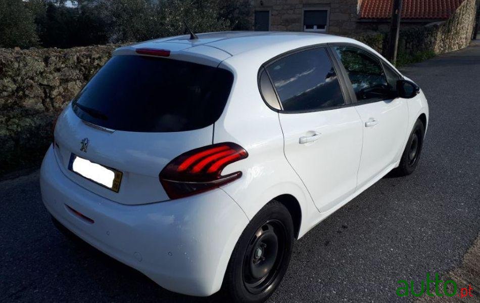 2016' Peugeot 208 photo #1