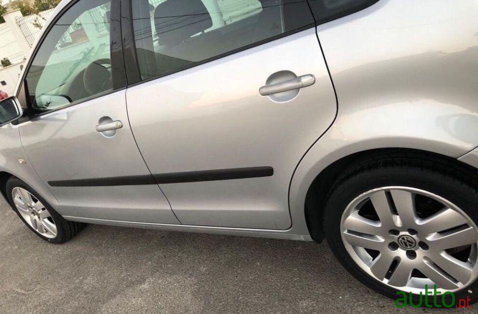 2001' Volkswagen Polo photo #2