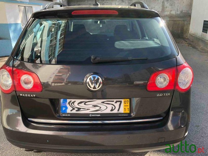 2007' Volkswagen Passat Variant photo #1