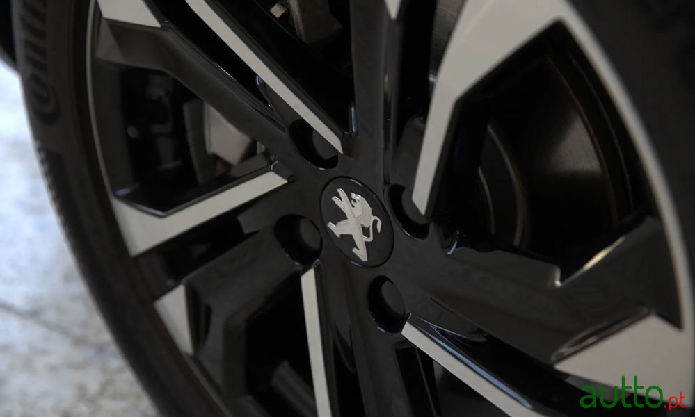 2023' Peugeot e-2008 50 Kwh Allure Pack photo #3