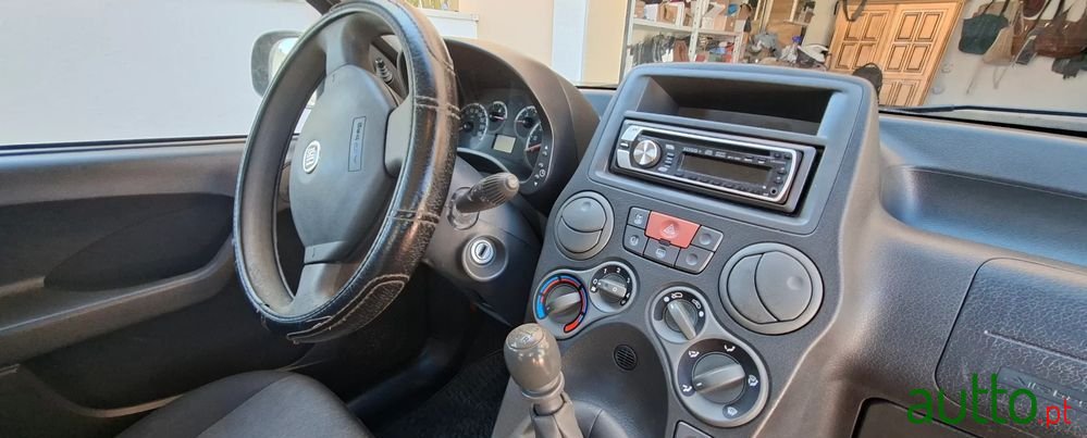 2011' Fiat Panda photo #5