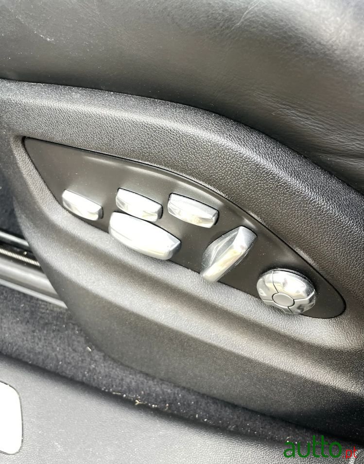 2020' Porsche Cayenne photo #4