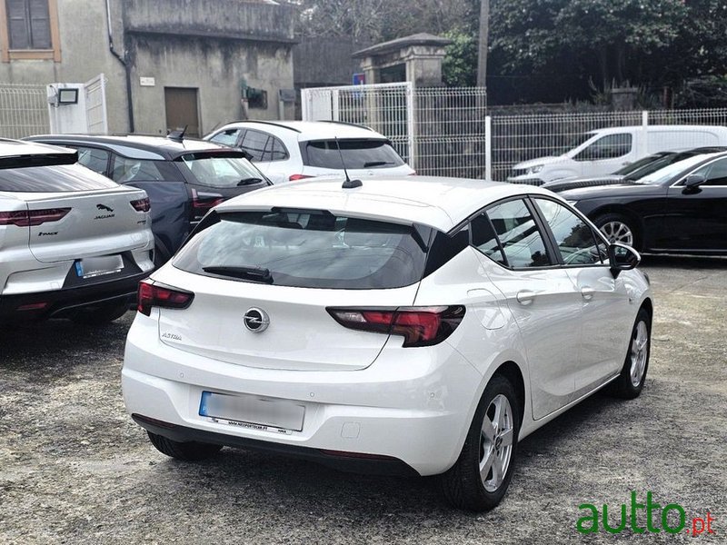 2020' Opel Astra 1.5 D S&S Edition photo #4
