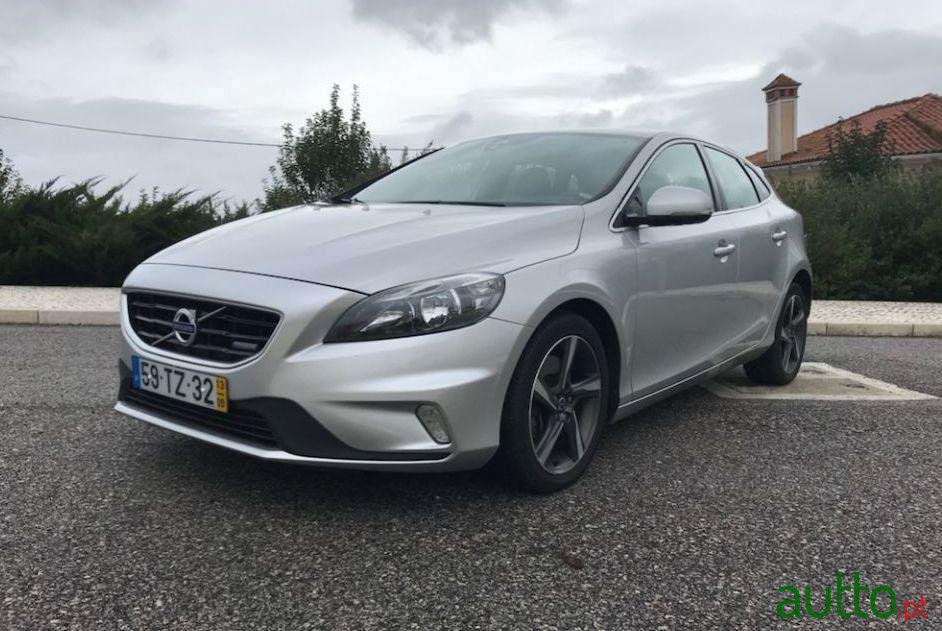 2013' Volvo V40 R-Design D3 photo #1