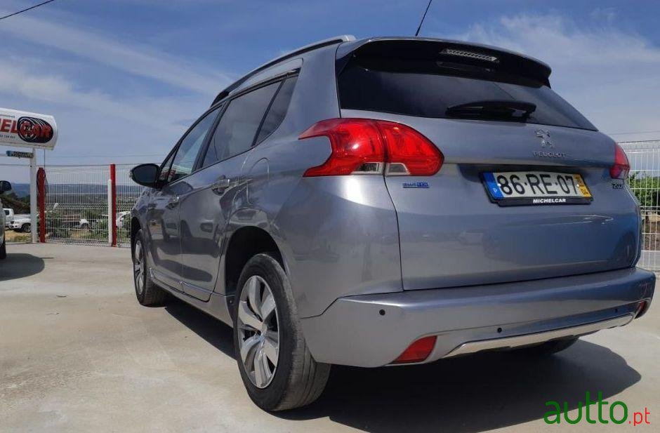 2016' Peugeot 2008 Style photo #2