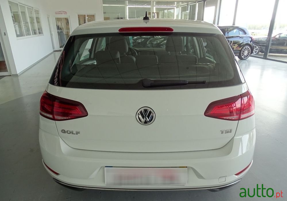 2017' Volkswagen Golf photo #4