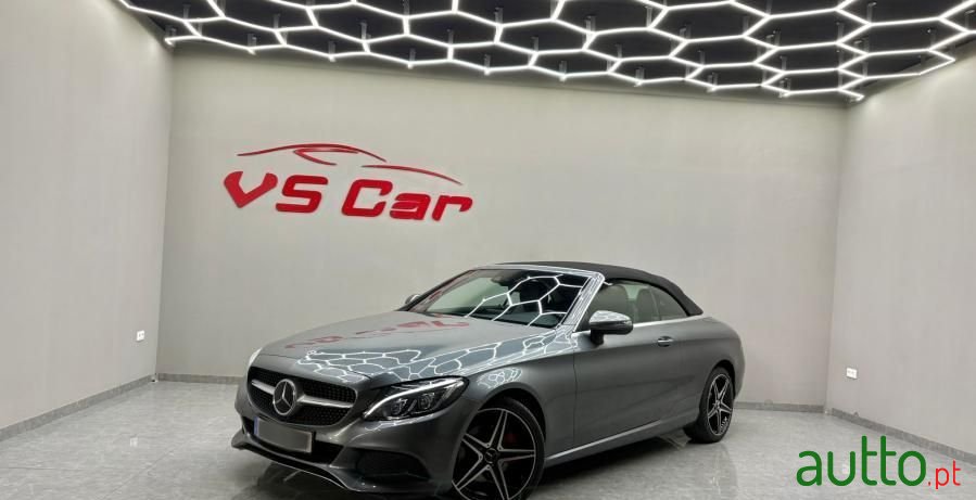 2018' Mercedes-Benz Classe C photo #2