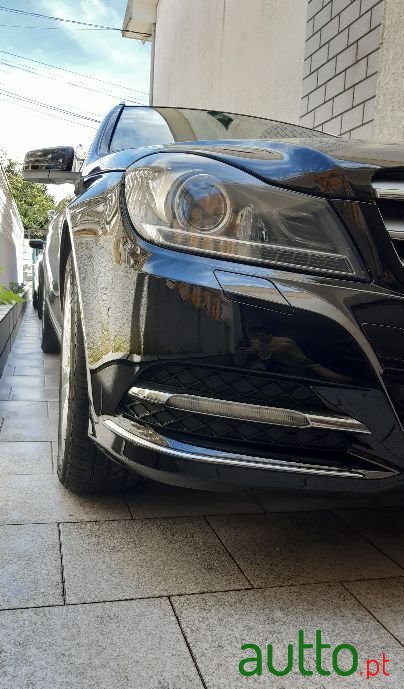 2011' Mercedes-Benz C-220 photo #2