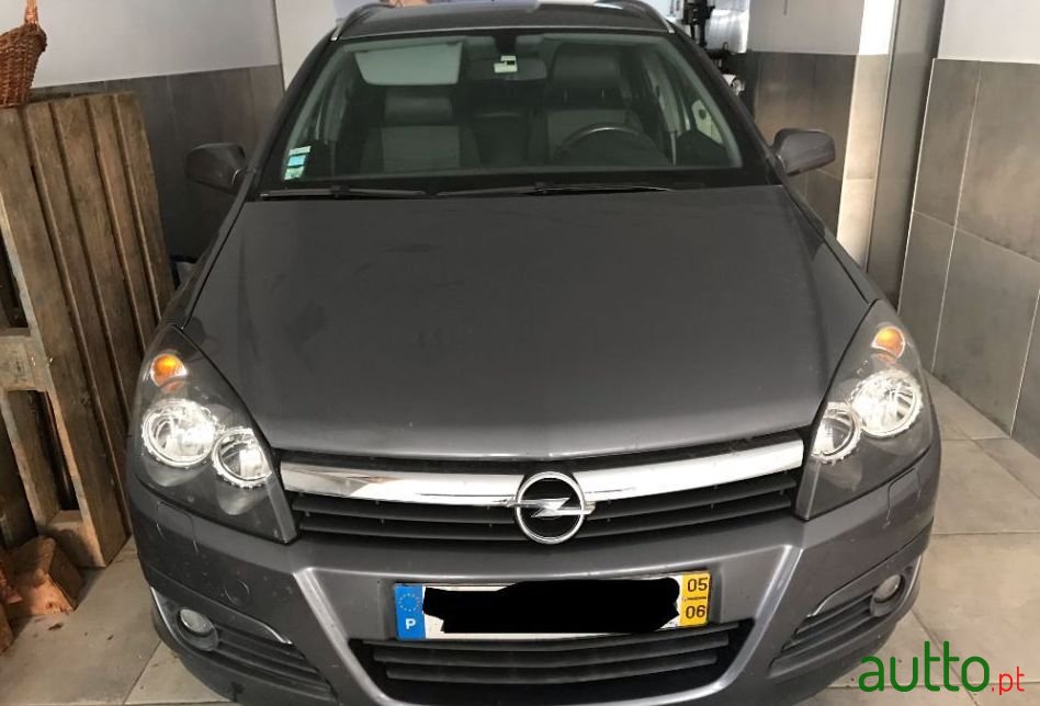 2005' Opel Astra Caravan photo #2