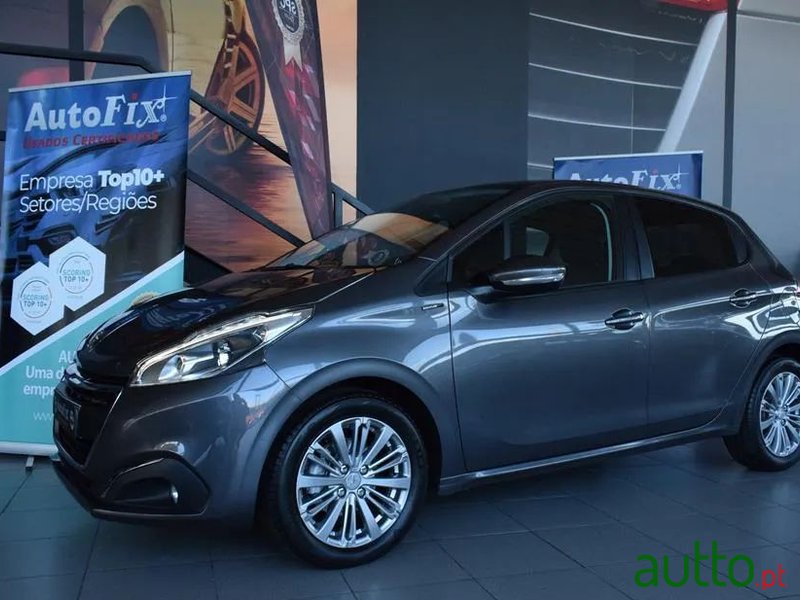 2019' Peugeot 208 photo #2