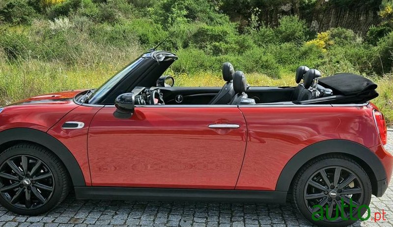 2016' MINI Cabrio photo #2